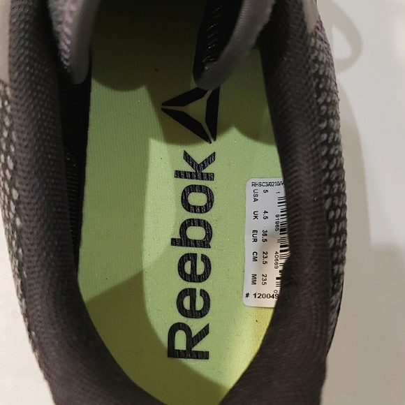 Brand new grey running shoes made by Reebok. - Picture 4 of 5